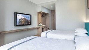 A modern hotel room with two beds, a mounted TV, a small desk, and a walk-in closet. - City 118 Old Street Binjiang Road (Huangshan City)