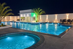 Fassade der Unterkunft – Abend/Nacht