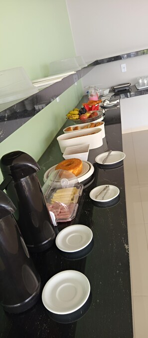 Free daily continental breakfast  - Lençóis Prime Hotel (Barreirinhas)