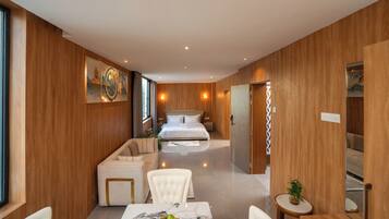 Family Suite | Egyptian cotton sheets, premium bedding, desk, laptop workspace