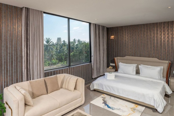 Family Suite | Egyptian cotton sheets, premium bedding, desk, laptop workspace