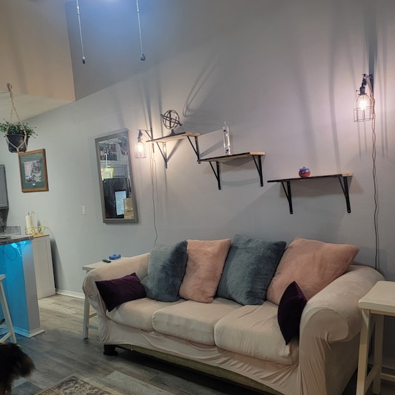 Charming Artist's Nook - 1-bed Condo With Wifi, Ac. Close To Beach And Shopping - ペンサコラ, FL