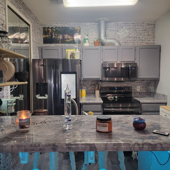 Fridge, microwave, oven, stovetop