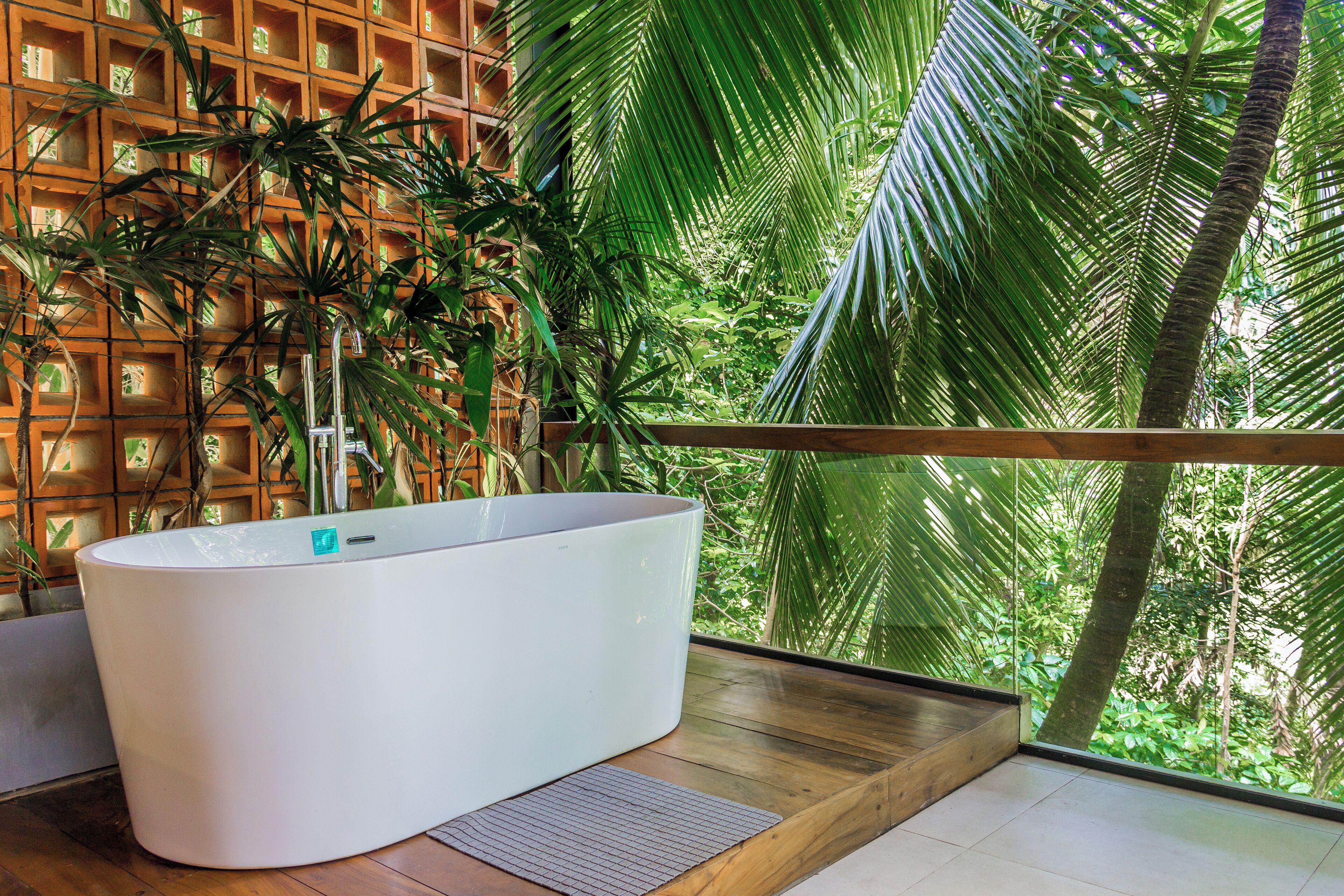 Dreibettzimmer, Balkon, Bergblick | Badezimmer | Kostenlose Toilettenartikel, Haartrockner, Bidet, Seife