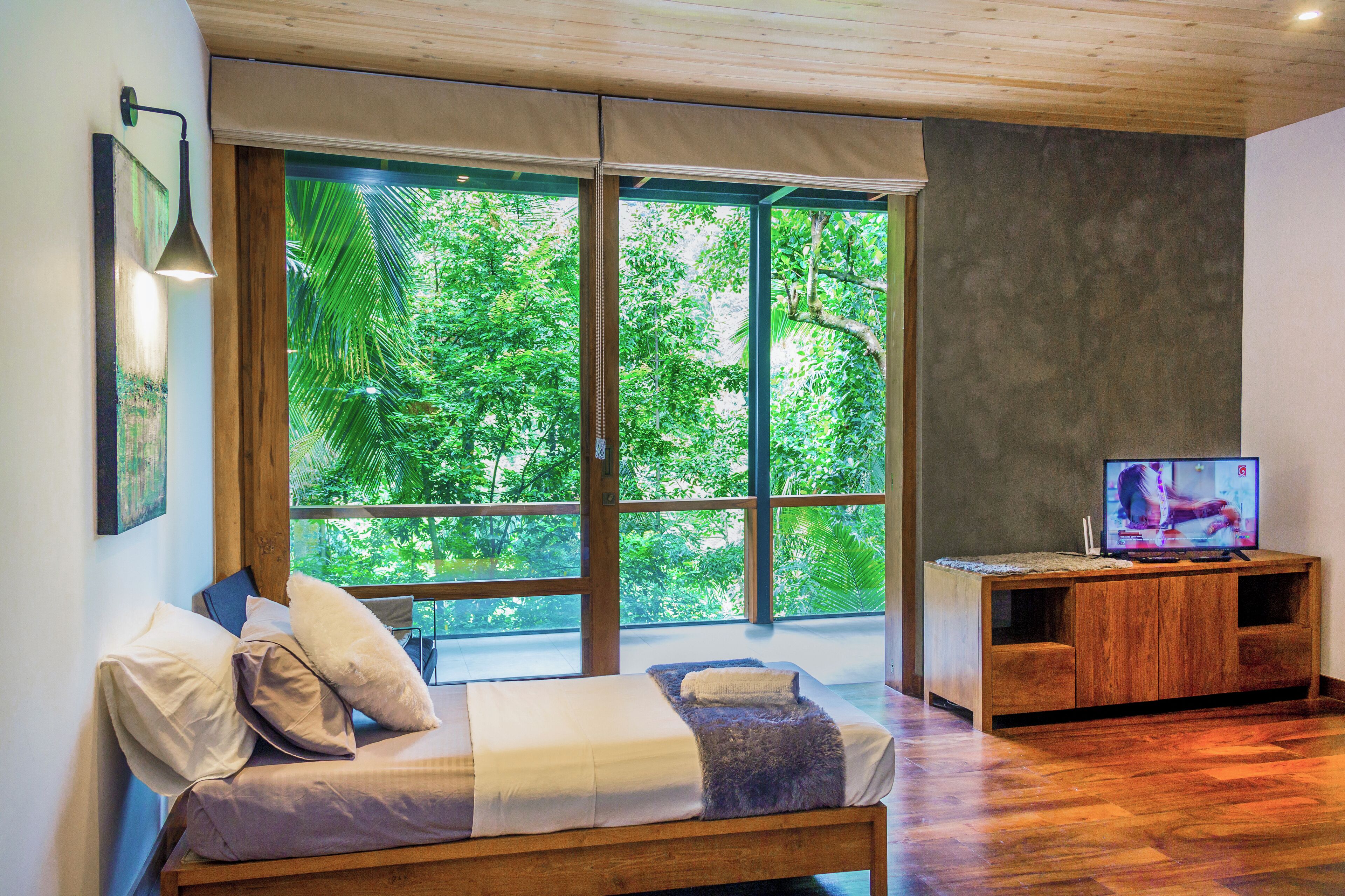 三人房, 阳台, 山景 | 埃及棉床单、高档床上用品、羽绒被、加厚床垫