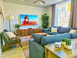 Televisor, taula de tennis de taula i estèreo 