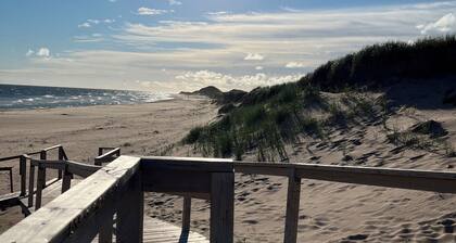 3 bdrm family cottage, short walk to beautiful beach.