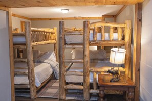 3 quartos, ferros/tábuas de passar roupa, Wi-Fi, roupa de cama
