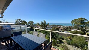 تناول الطعام بالخارج