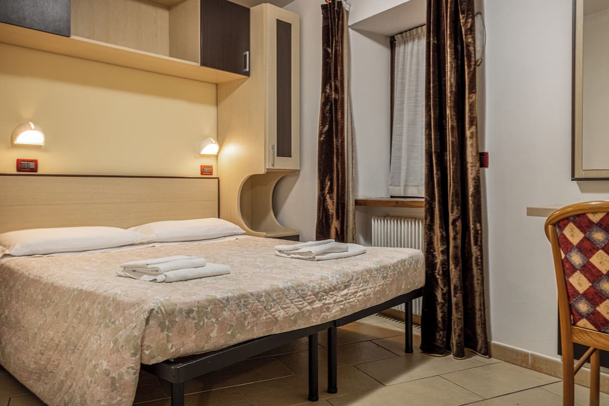 Standard Apartment | 2 bedrooms, in-room safe, desk, free WiFi