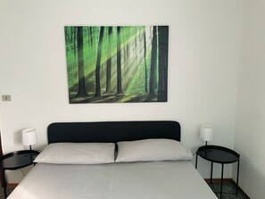 1 habitación, tabla de planchar con plancha, wifi y ropa de cama 