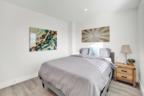 3 bedrooms, iron/ironing board, WiFi, bed sheets