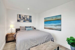 3 bedrooms, iron/ironing board, WiFi, bed sheets - Cushy New Condo Oasis -Near Beaches & Sofi Stadium (Hawthorne)
