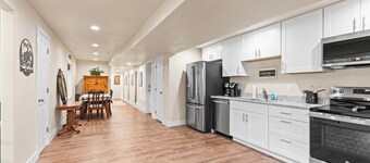 Moose Tracks Inn: Spacious Lower Level Retreat in Heber Valley