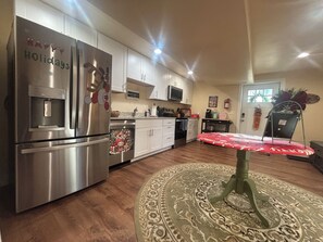 Mikroaaltouuni, uuni, liesi, astianpesukone