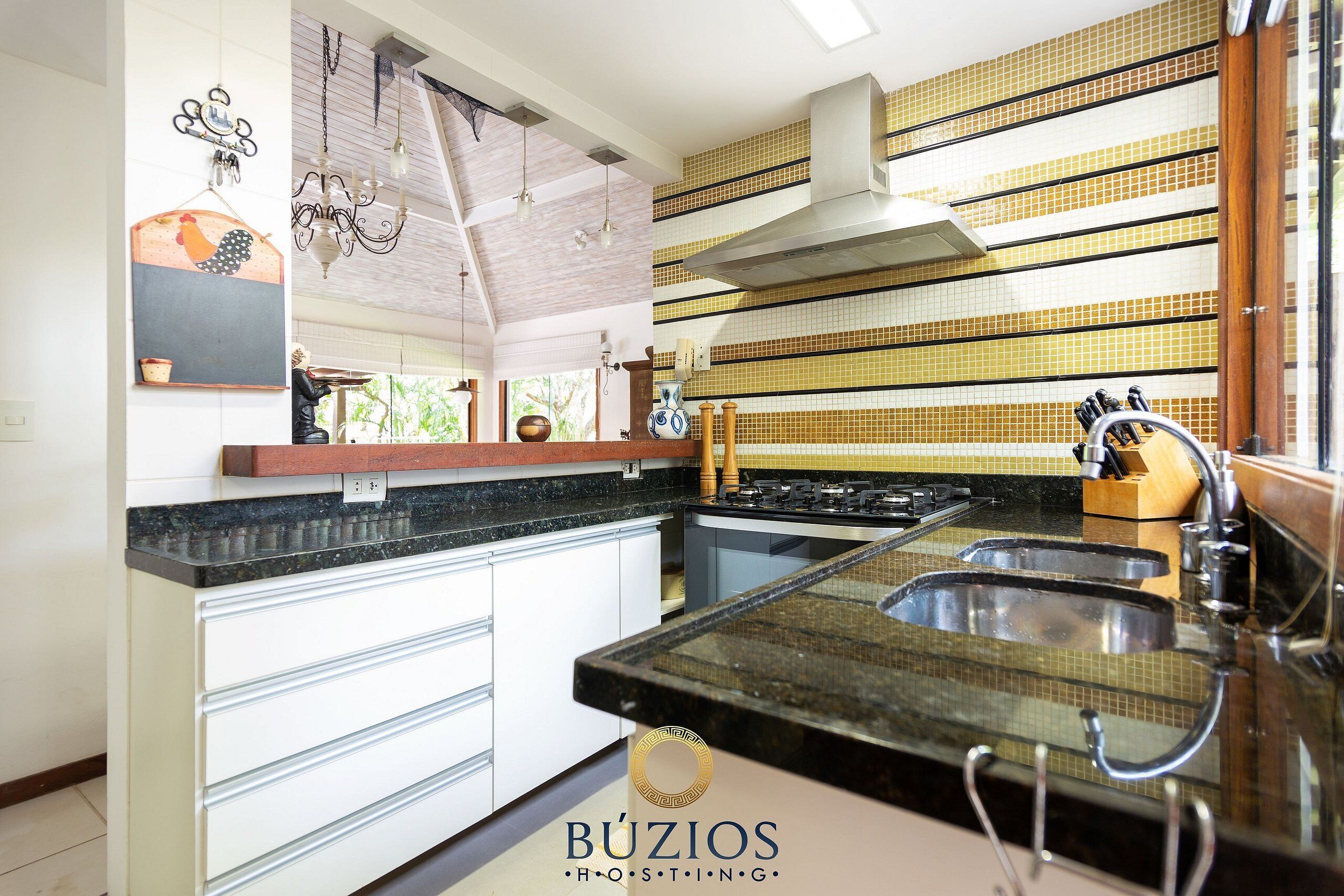 Deluxe House, 5 Bedrooms, Private Pool | Private kitchen | Fridge, microwave, oven, stovetop