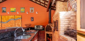 BBQ/picnic area - Bz37 Casa com Piscina a 200M da praia (Buzios)