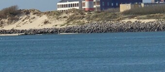 Apartment in exceptional location facing the sea Direct access to the beach!