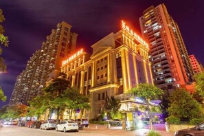 Exterior - Vienna International Hotel Zhanjiang North Railway Station Dingsheng Plaza (Zhanjiang)