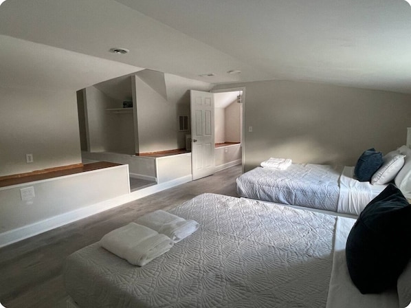 4 bedrooms, iron/ironing board, WiFi, bed sheets