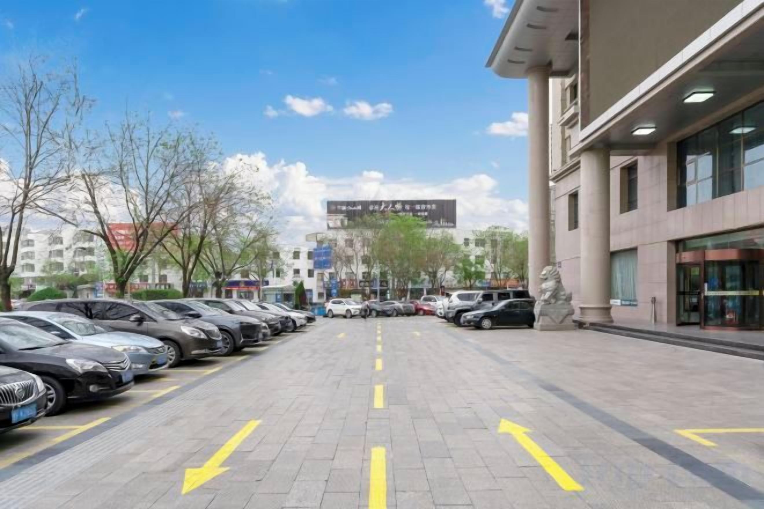 المنطقة المحيطة بالمنشأة