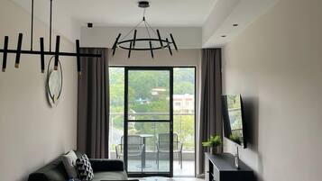 Leilighet – superior, 1 soverom, balkong, byutsikt | Oppholdsområde