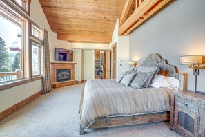 4 soverom, strykejern/-brett, reiseseng for barn og wi-fi (inkludert)