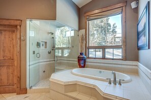 Shower, jetted bath, hair dryer, bidet - Huge Luxury Mountain Home w/ Indoor Sport Court & private Hot Tub (Breckenridge)
