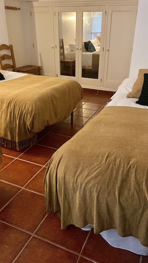 1 bedroom, iron/ironing board, travel crib, WiFi - Duplex Puente REY (El Rocío)
