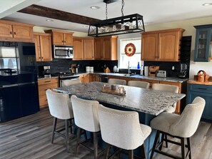 Fridge, microwave, oven, stovetop - Biker's Paradise!! 4 bedroom home in Champlain Islands near bike path and lake (South Hero)