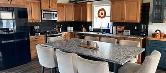 Biker's Paradise!! 4 bedroom home in Champlain Islands near bike path and lake