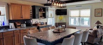 Biker's Paradise!! 4 bedroom home in Champlain Islands near bike path and lake