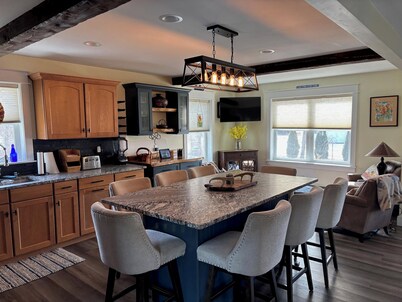 Biker's Paradise!! 4 bedroom home in Champlain Islands near bike path and lake