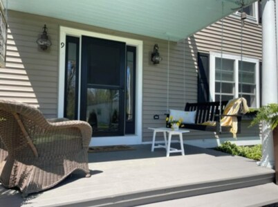 Biker's Paradise!! 4 bedroom home in Champlain Islands near bike path and lake