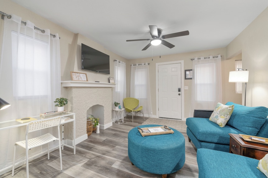 Centrally Located Near Downtown W/ In Unit W&d! - Derby, KS