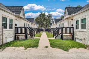 Property grounds - Centrally Located Near Downtown W/ In Unit W&D! (Wichita)