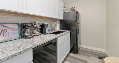 Centrally Located Near Downtown W/ In Unit W&D!