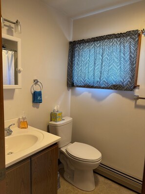 Pyyhkeet, saippua, vessapaperi