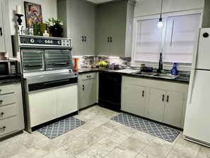 Frigorífic, microones, forn i placa de cuina 