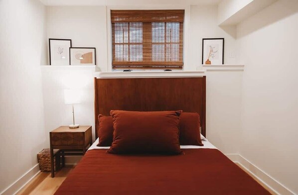 3 bedrooms, iron/ironing board, travel cot, WiFi - Mile High Haus, by @To_Dwell_Here (Lake Arrowhead)