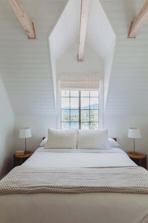 4 bedrooms, iron/ironing board, travel cot, WiFi