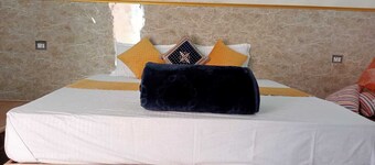 Spacious 6-bedroom house with WiFi, AC in enchanting Varanasi