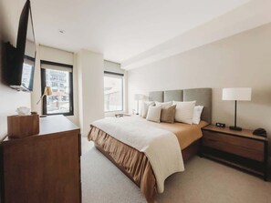 2 bedrooms, iron/ironing board, WiFi, bed sheets - Lift 102 -ski in/out (30 sec. walk, patio to lift) (Park City)