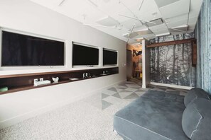 TV, fireplace, foosball - Lift 102 -ski in/out (30 sec. walk, patio to lift) (Park City)