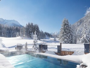 Piscine à débordement