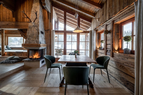 Flat-screen TV, fireplace