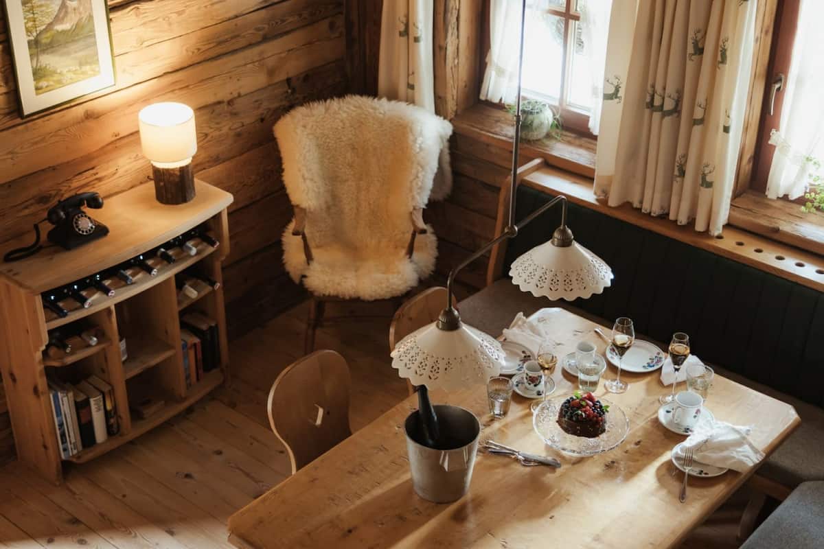 Chalet, 2 Bedrooms, Sauna | In-room dining