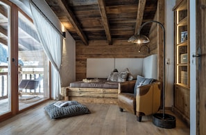 Flat-screen TV, fireplace