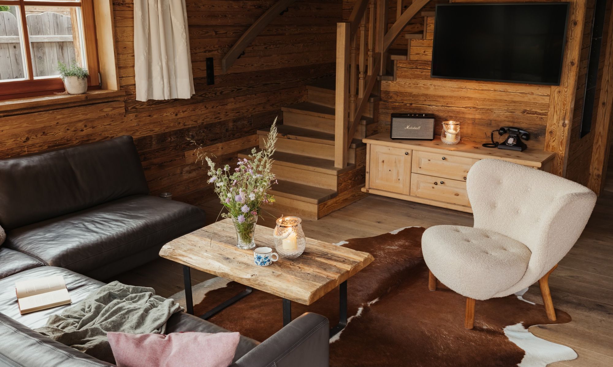 Chalet, 2 Bedrooms | Living area | Flat-screen TV, fireplace