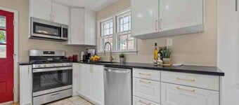 Spacious 4-bedroom house in amazing Silver Spring with WiFi, AC